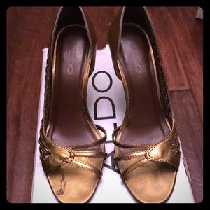 Aldo Gold Bronze Heels size 8